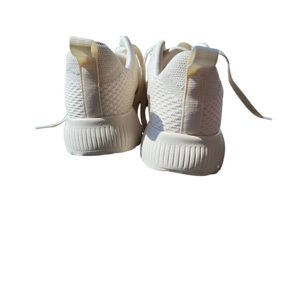 Skechers like new condition cream colored size 6.5 - Picture 5 of 5